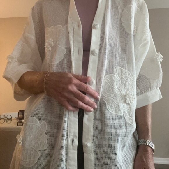 FARM RIO Embroidered Blouse with Appliques and Beaded Buttons - Picture 9 of 9